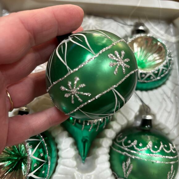 Vintage Christmas Tree ornaments green glass & silver glitter set of 5 in box - Picture 7 of 10